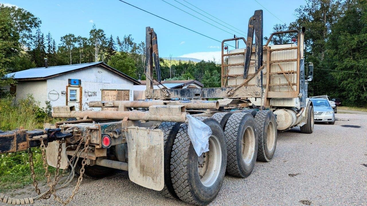 2007 Kenworth T800 Triaxle Sleeper with Pole Logging Trailer #8870 JF