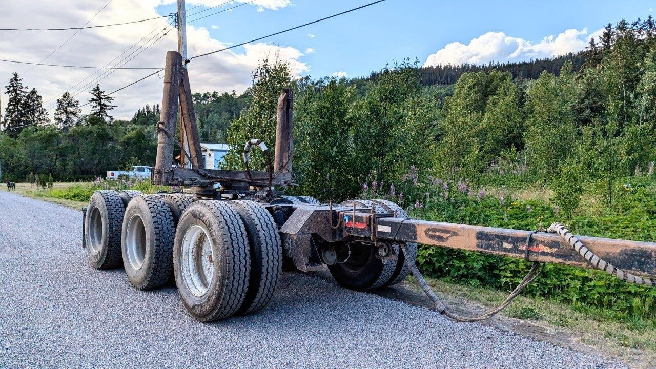 2007 Kenworth T800 Triaxle Sleeper with Pole Logging Trailer #8870 JF