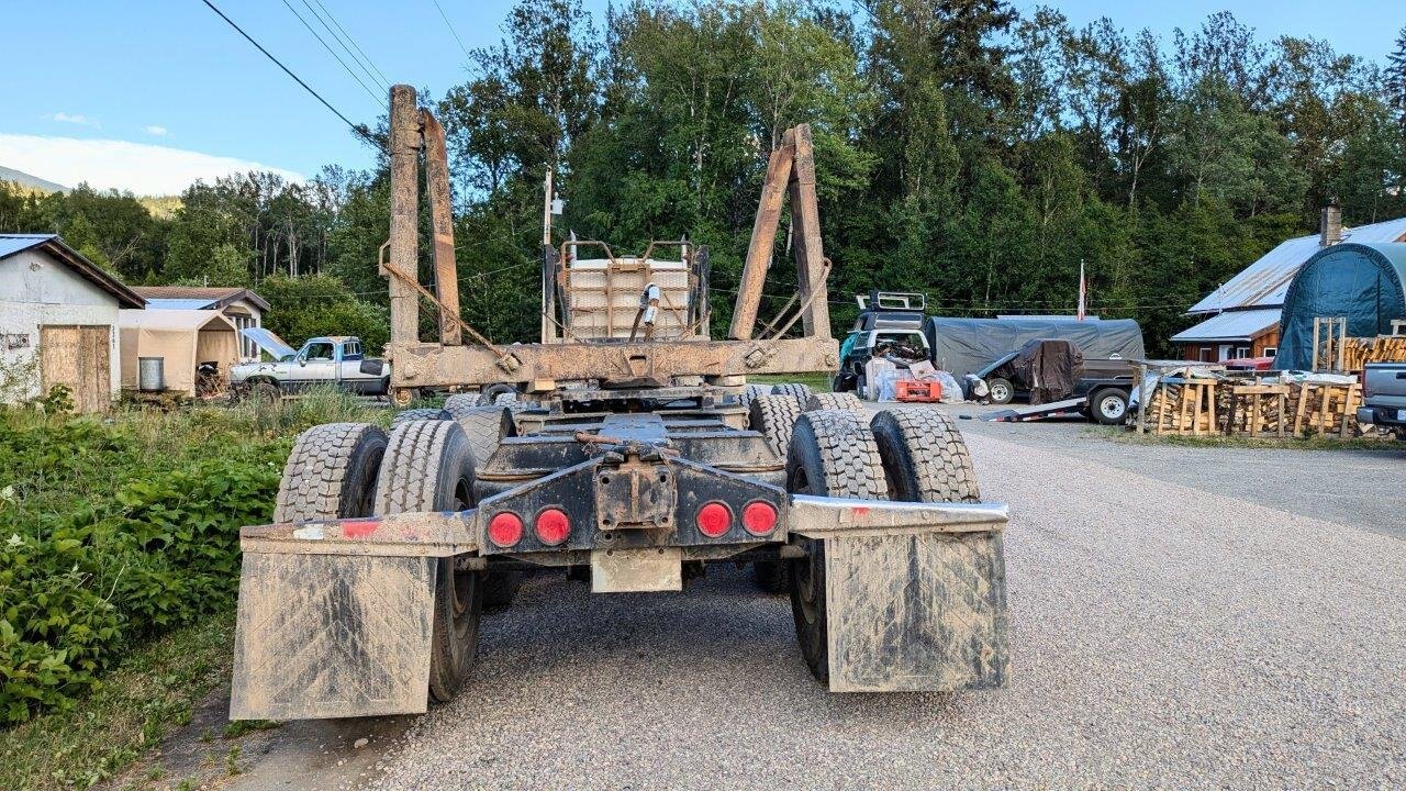 2007 Kenworth T800 Triaxle Sleeper with Pole Logging Trailer #8870 JF