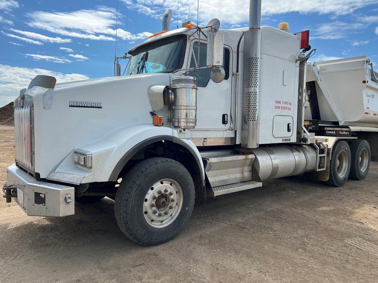 2012 Kenworth T800 Automatic Tandem Sleeper Tractor with wet kit #8872 JF