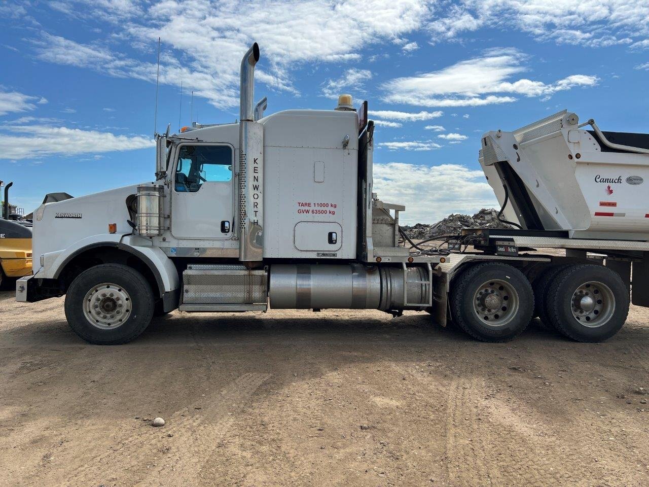 2012 Kenworth T800 Automatic Tandem Sleeper Tractor with wet kit #8872 JF