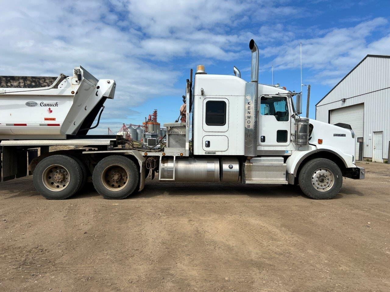 2012 Kenworth T800 Automatic Tandem Sleeper Tractor with wet kit #8872 JF