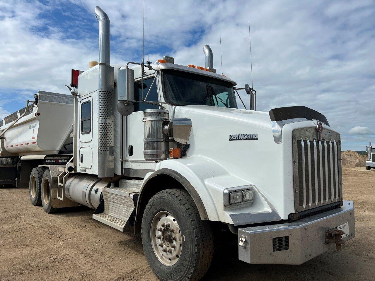 2012 Kenworth T800 Automatic Tandem Sleeper Tractor with wet kit #8872 JF