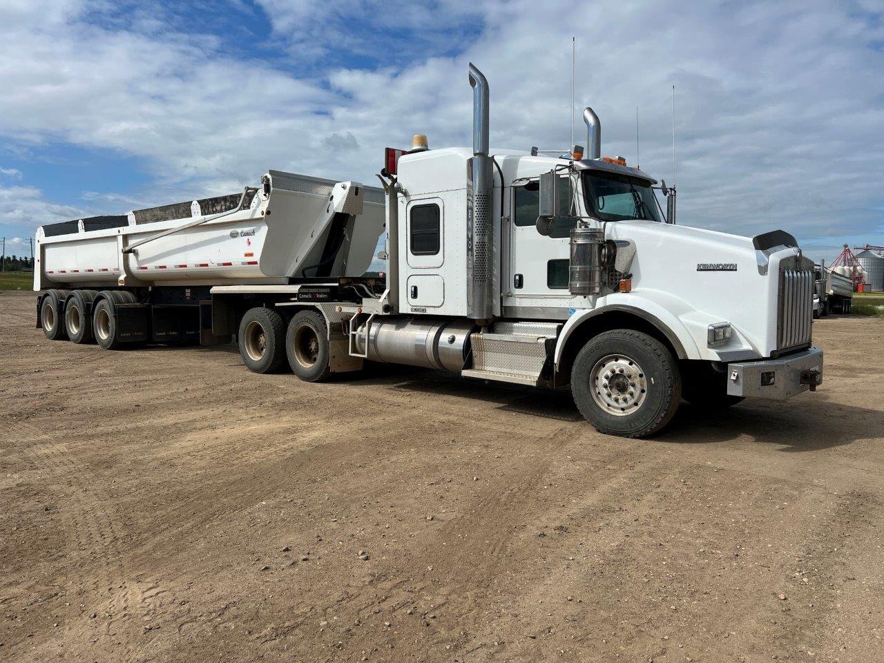 2012 Kenworth T800 Automatic Tandem Sleeper Tractor with wet kit #8872 JF