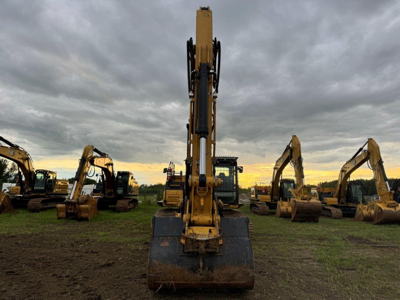 2022 Caterpillar Excavator 336 with Thumb #8887 JP