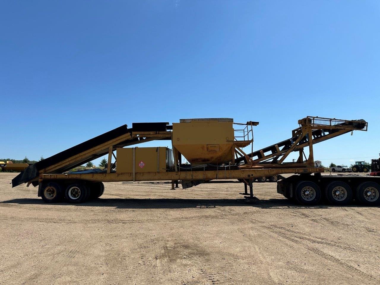 1988 Pioneer PMS20 T/A Surge Bin on Trailer #8895 JA