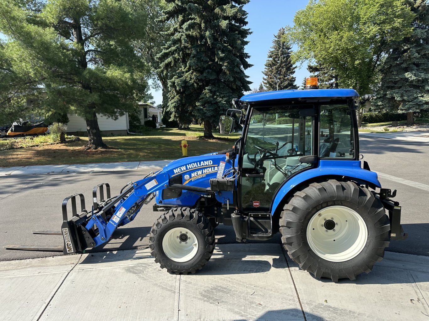 NEW 2023 New Holland Boomer 55 CAB Tractor #8914 JA