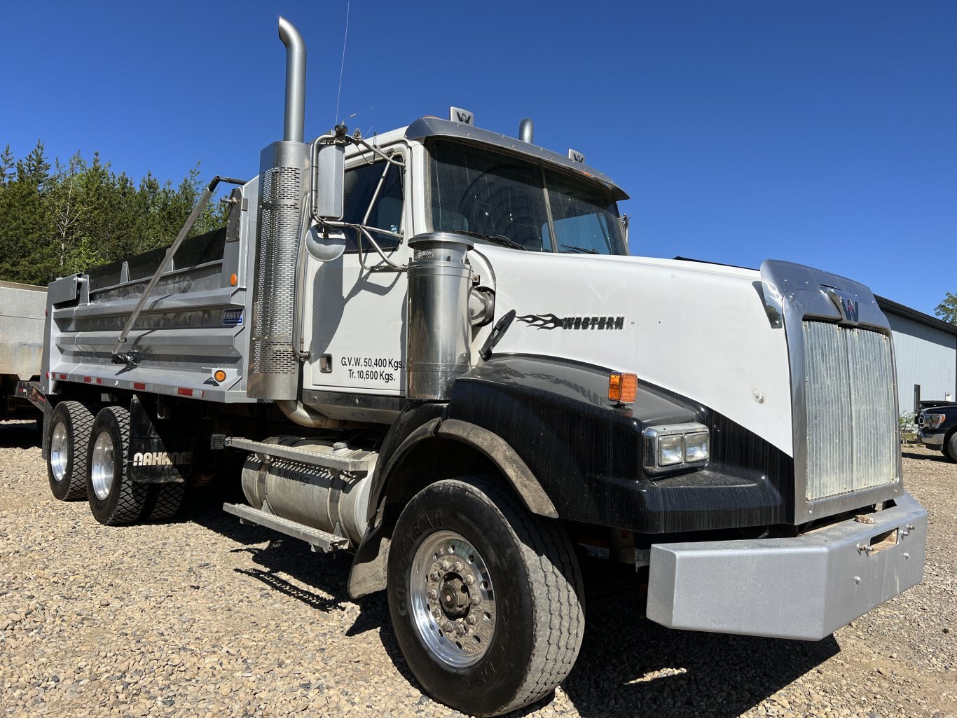 2004 Western Star 4900SA Tandem Dump Truck 8616 JF