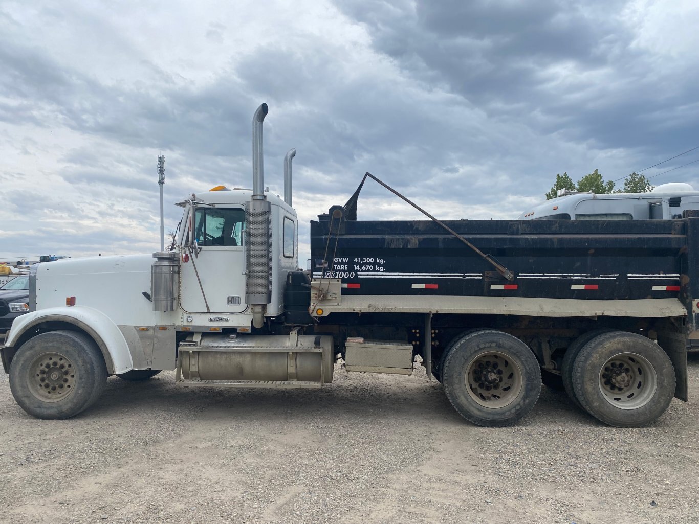 1997 Freightliner Gravel Truck 8942 AS