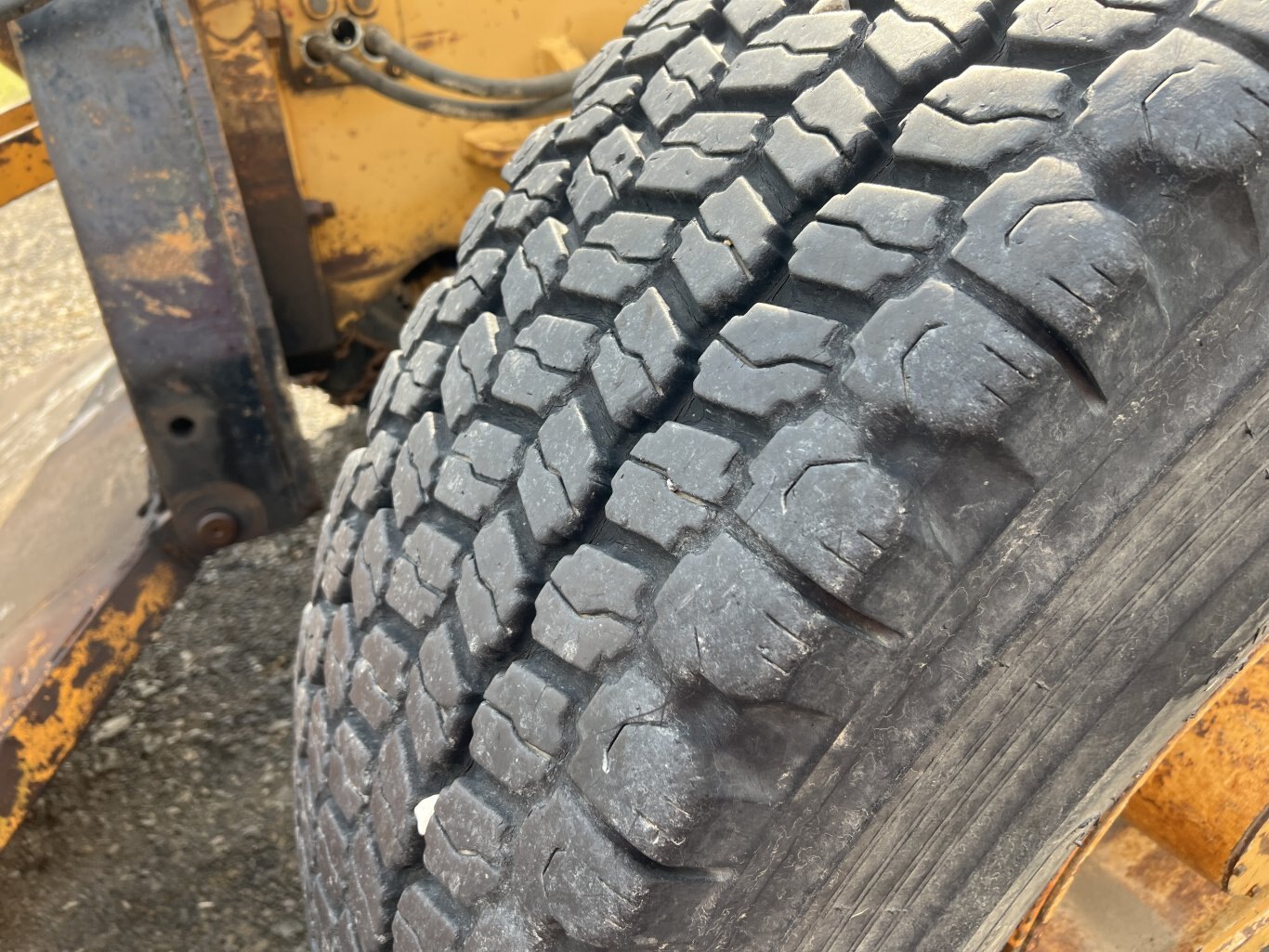 1996 Champion 780A Motorgrader with snow wing and front dozer 8940 JF