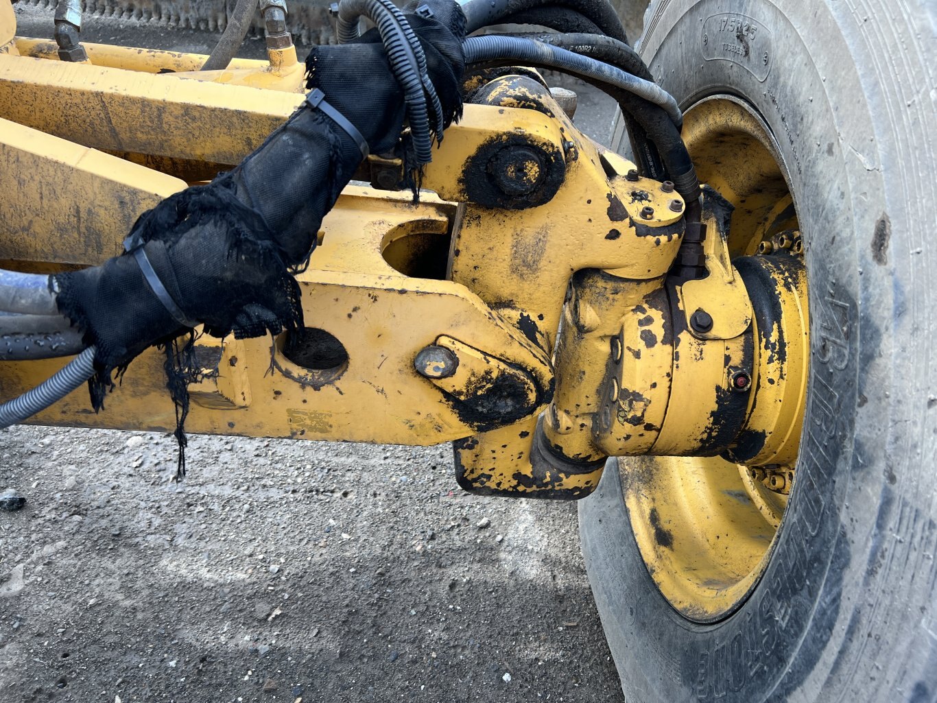 2010 Volvo G976 Motorgrader with snow wing and front dozer 8941 JF