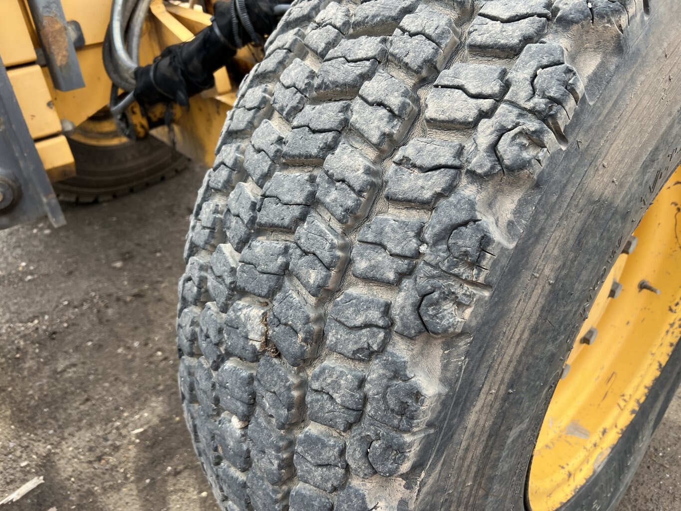 2010 Volvo G976 Motorgrader with snow wing and front dozer 8941 JF