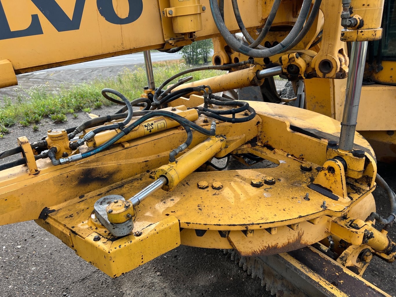 2010 Volvo G976 Motorgrader with snow wing and front dozer 8941 JF