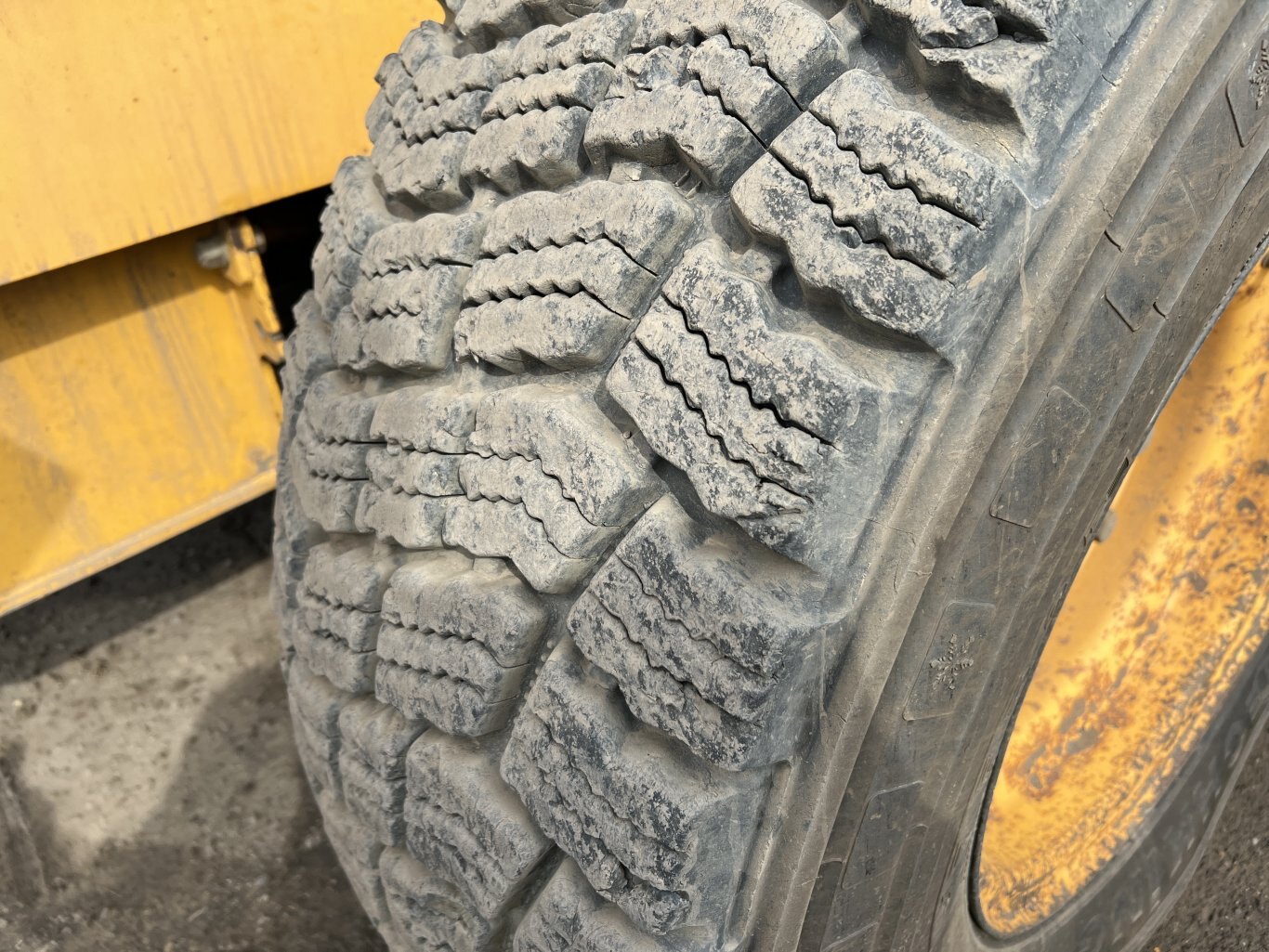 2010 Volvo G976 Motorgrader with snow wing and front dozer 8941 JF