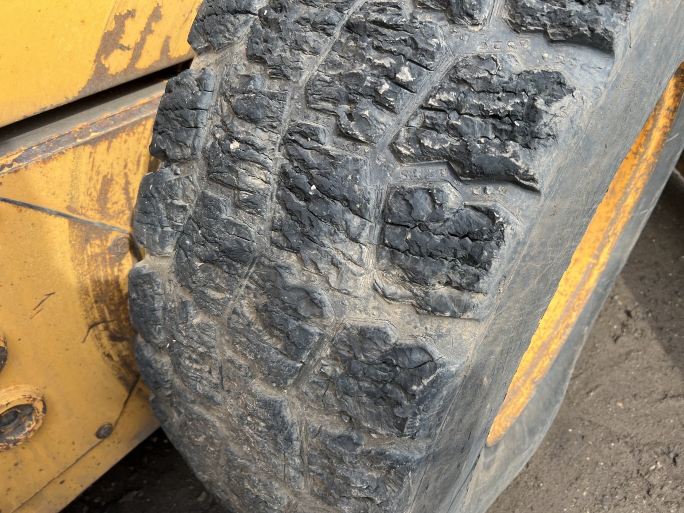 2010 Volvo G976 Motorgrader with snow wing and front dozer 8941 JF