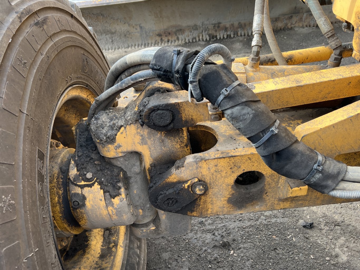 2010 Volvo G976 Motorgrader with snow wing and front dozer 8941 JF