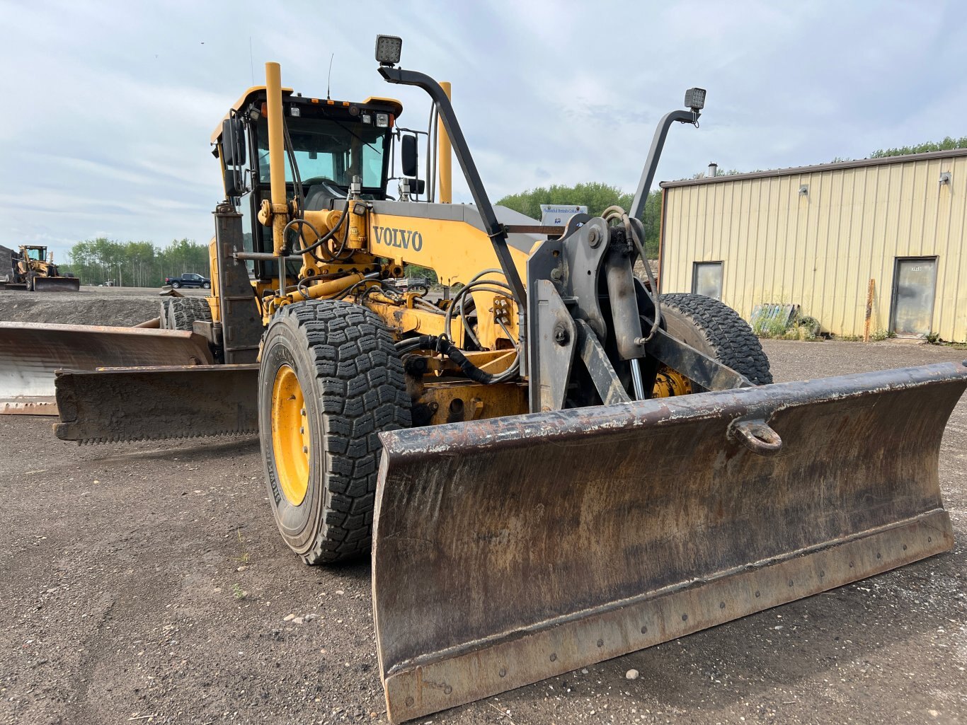 2010 Volvo G976 Motorgrader with snow wing and front dozer 8941 JF