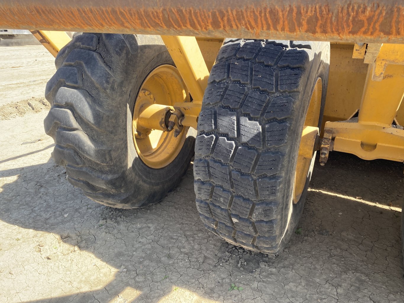 2001 John Deere 1812C Pull Scraper 8946 BP