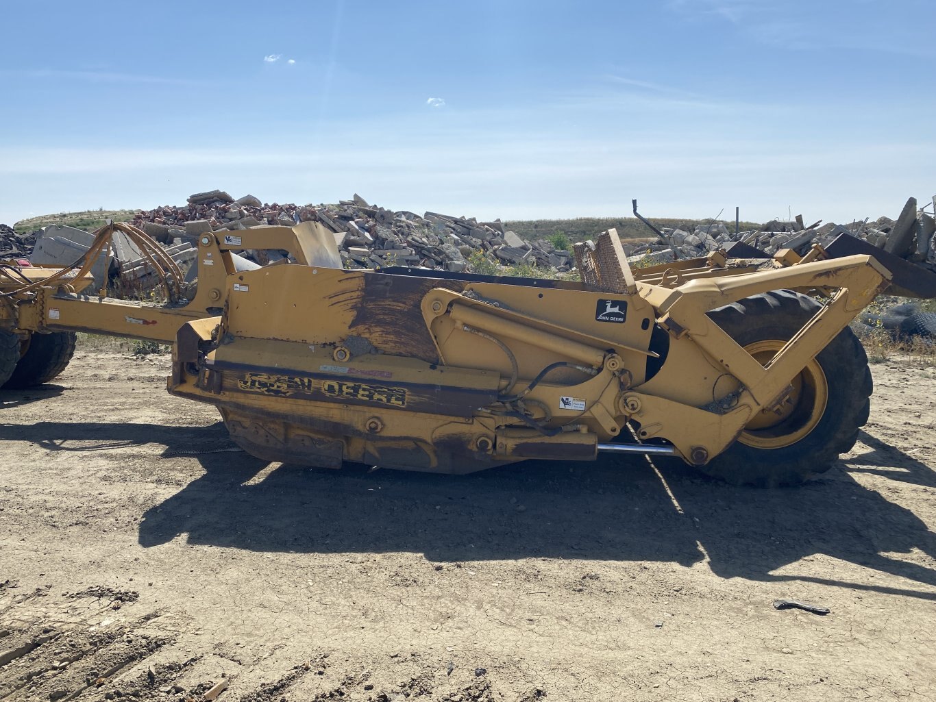 2001 John Deere 1812C Pull Scraper 8946 BP