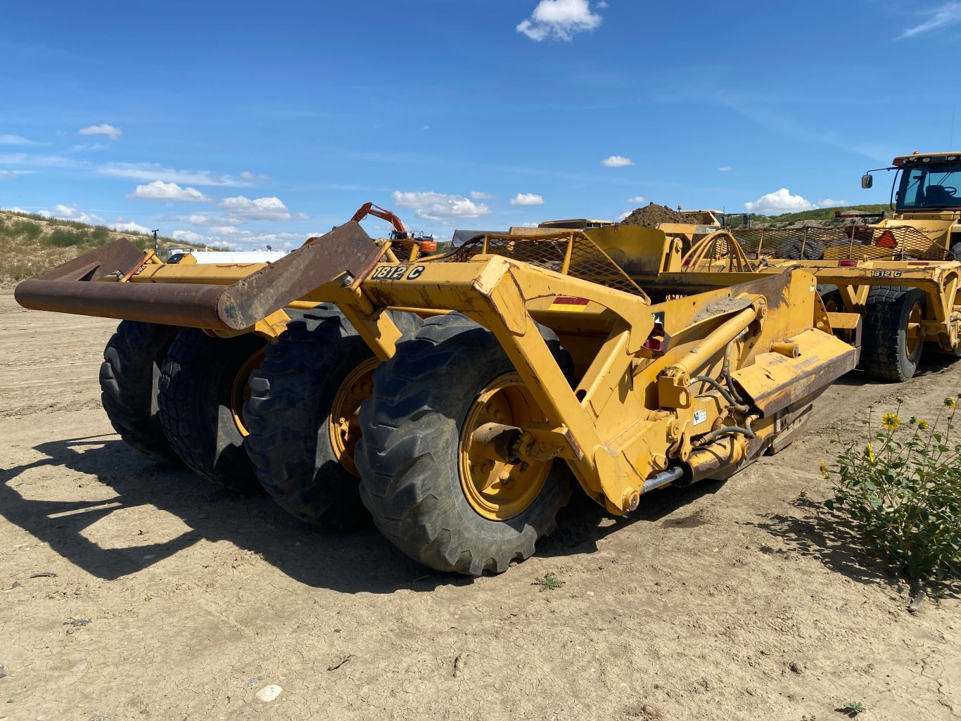 2001 John Deere 1812C Pull Scraper 8946 BP