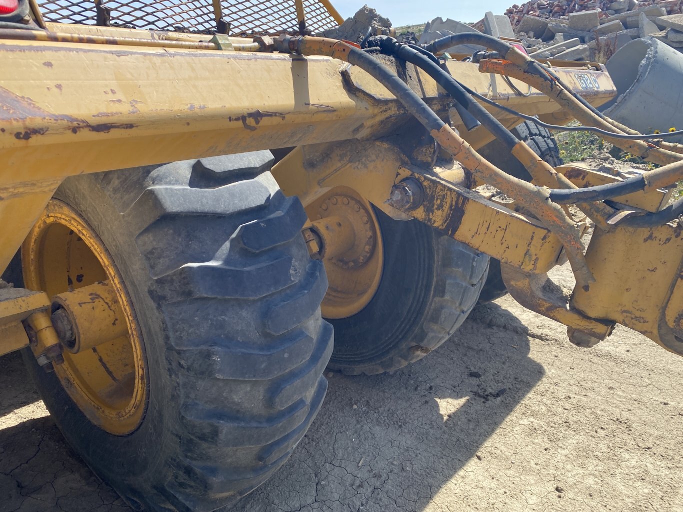 2001 John Deere 1812C Pull Scraper 8948 BP