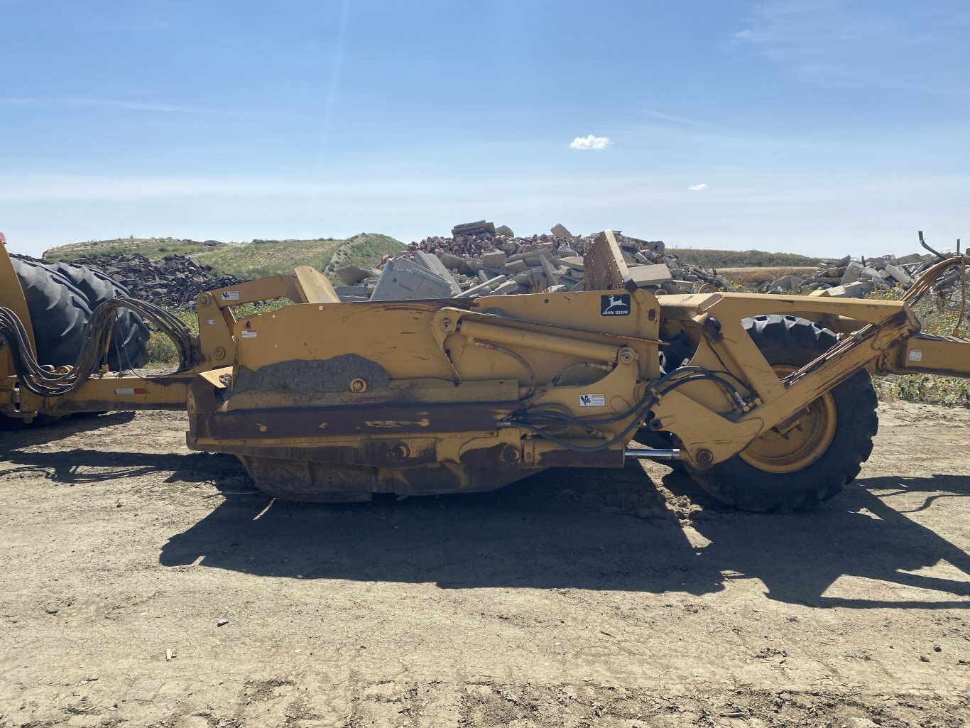 2001 John Deere 1812C Pull Scraper 8948 BP