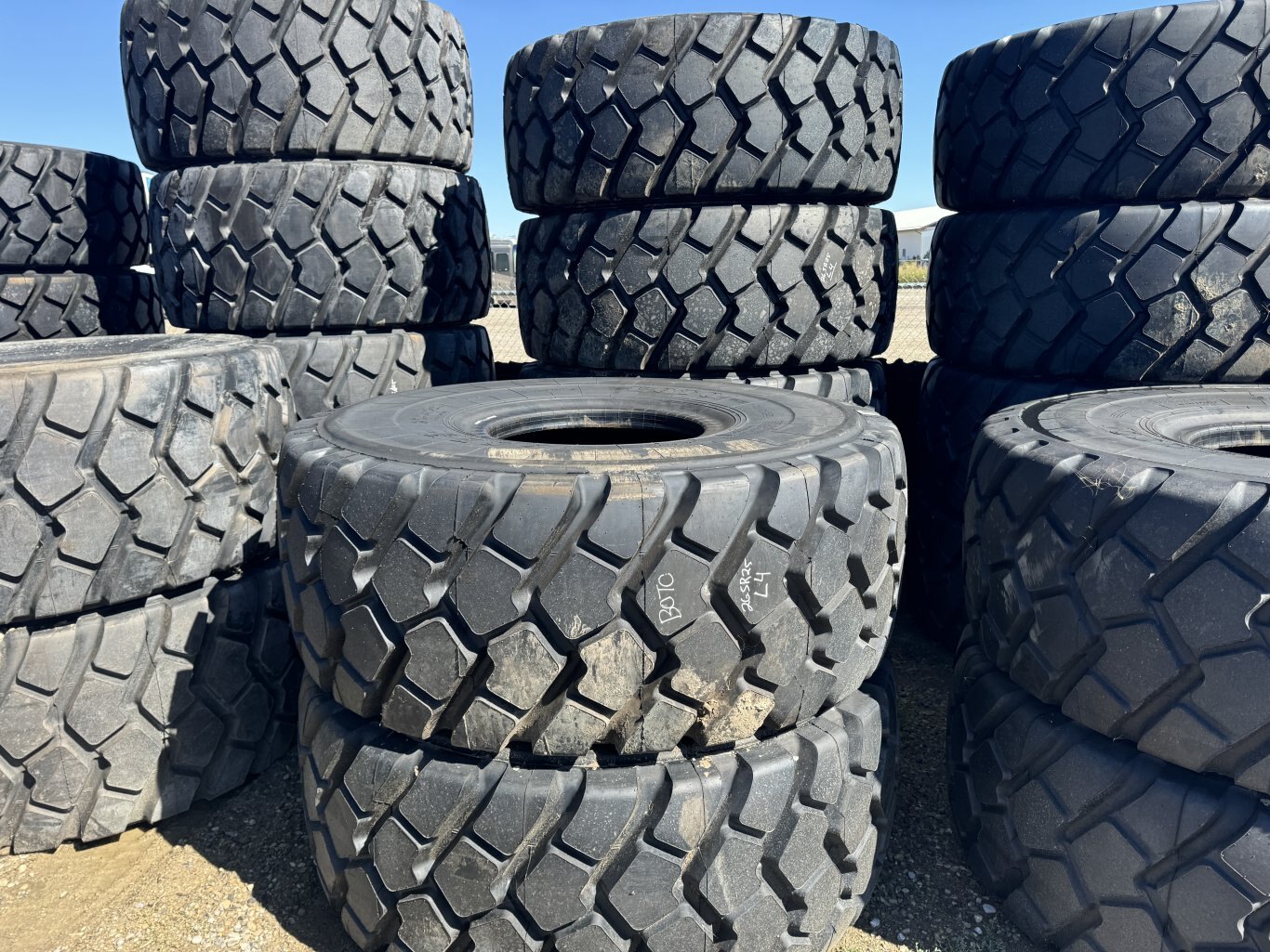 26.5R25 Boto L4 Tires 26.5x25 8953 JPH