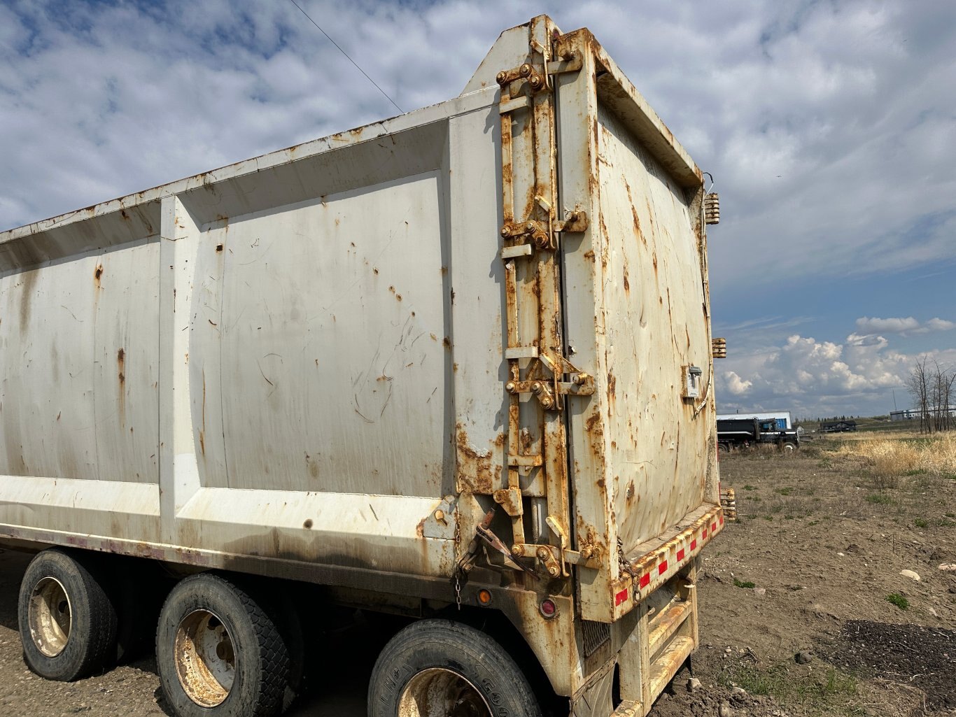 2006 Universal Scrap Material Trailer 8981 JP