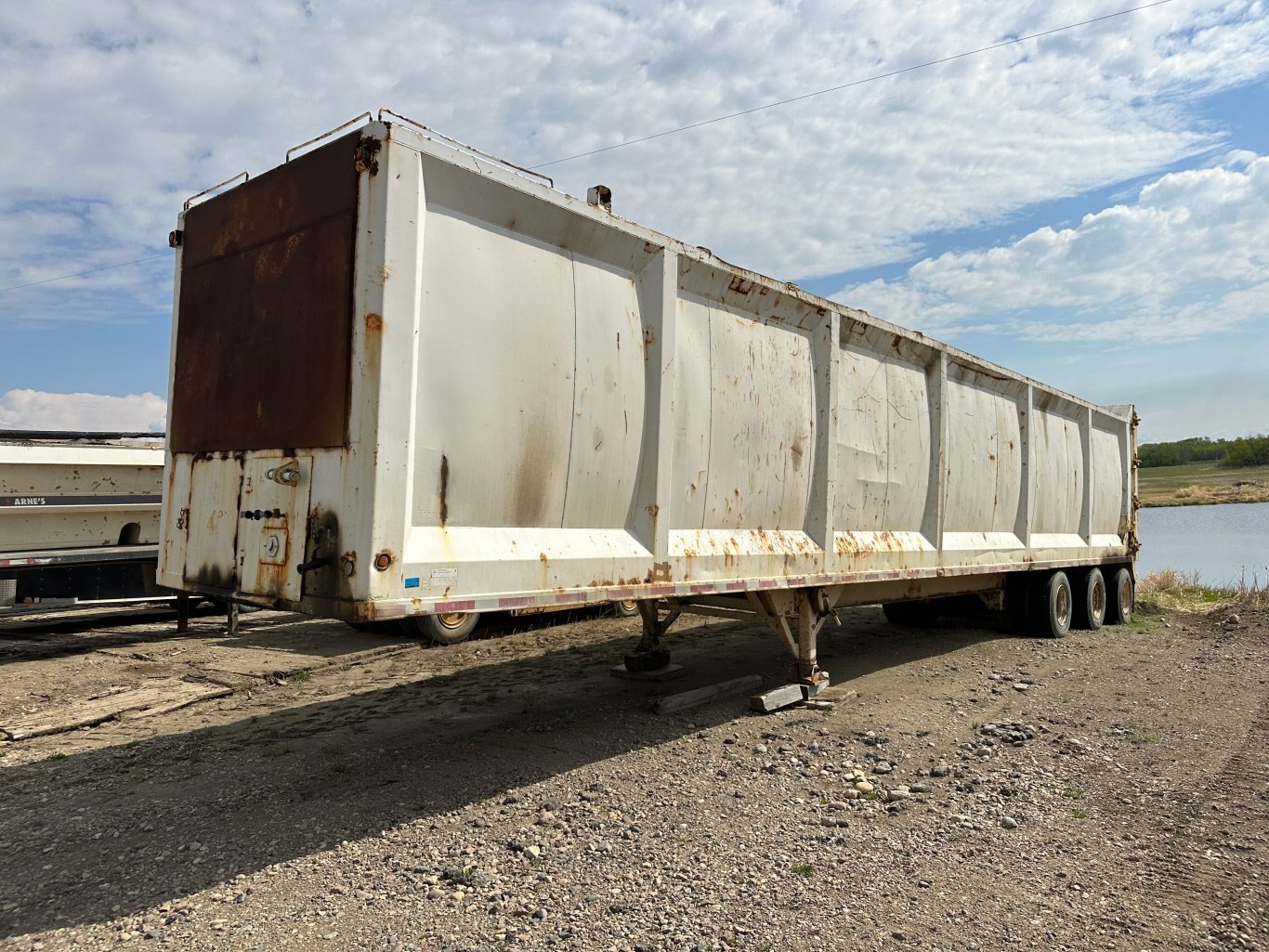 2006 Universal Scrap Material Trailer 8981 JP