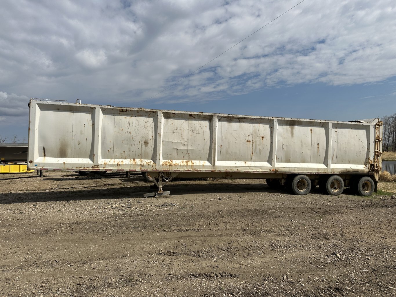 2006 Universal Scrap Material Trailer 8981 JP