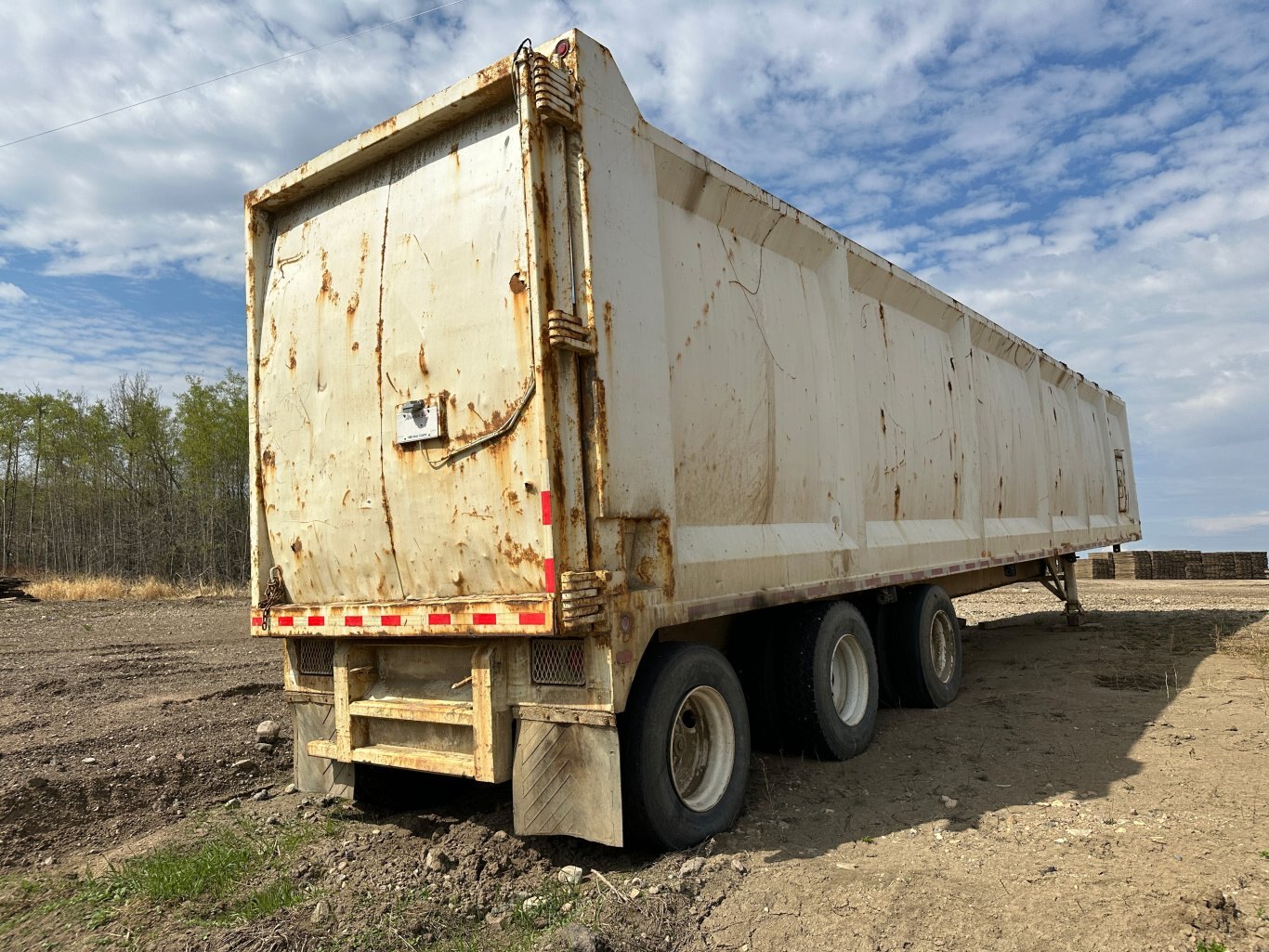 2006 Universal Scrap Material Trailer 8981 JP