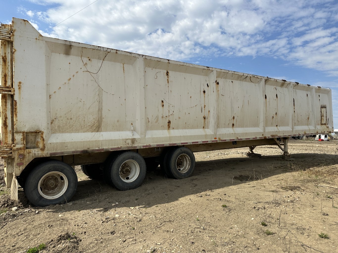 2006 Universal Scrap Material Trailer 8981 JP