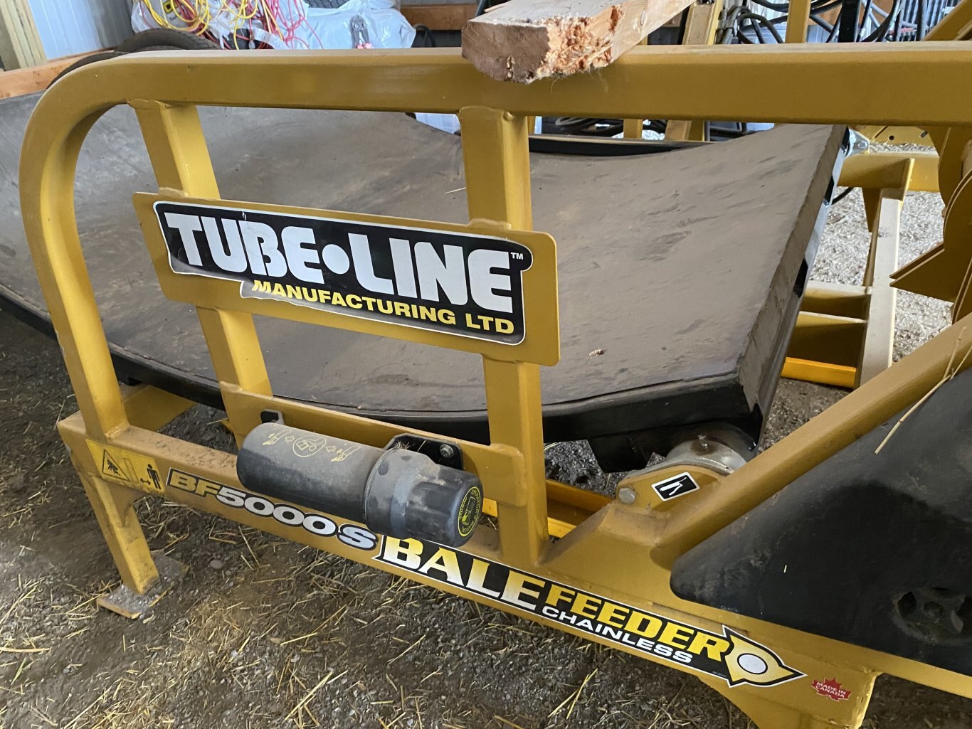 2022 Tube Line BF5000S Round Bale Feeder Unroller 8993 AS