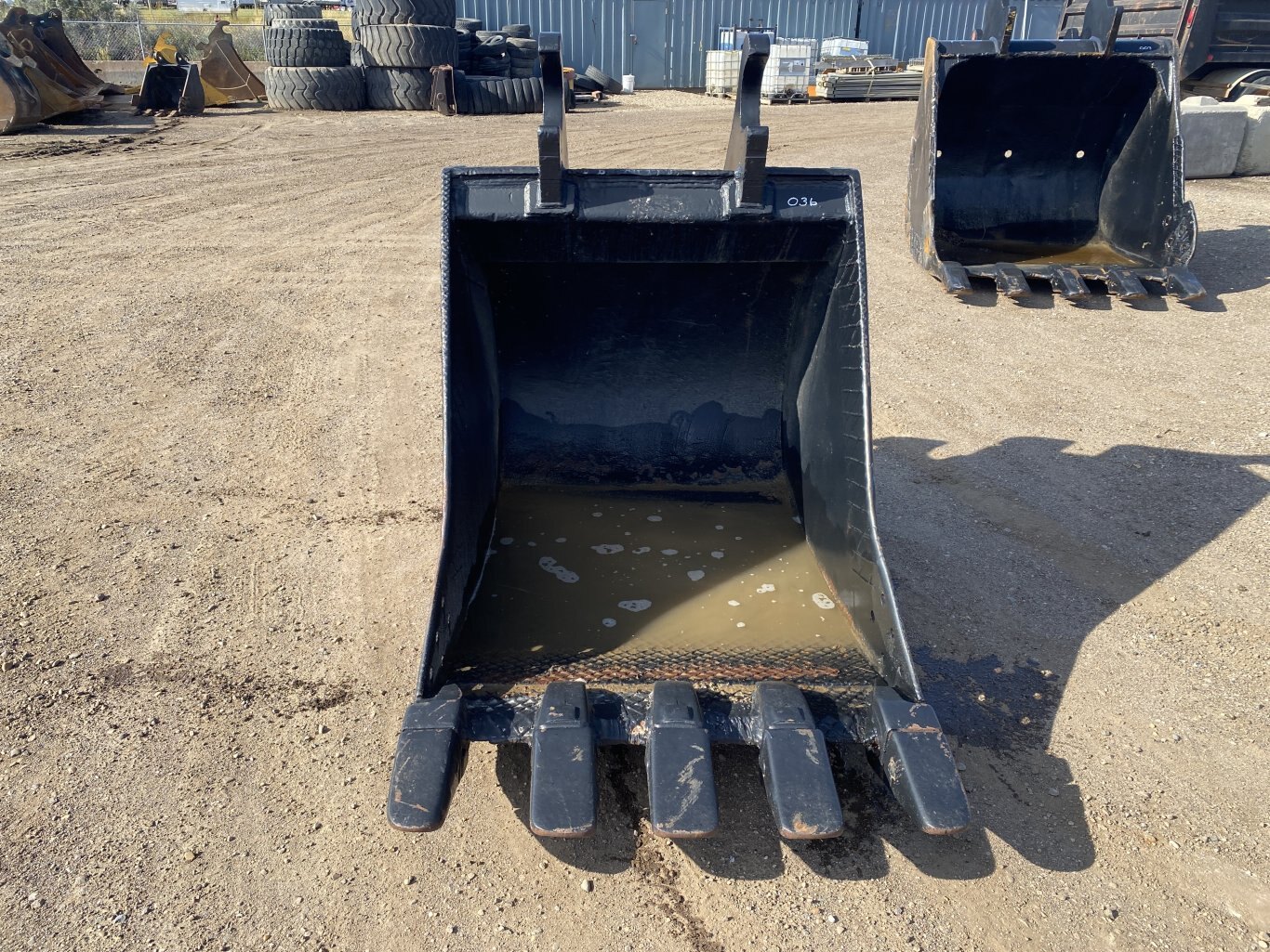 Unknown Lugging Bucket 42 Excavator Dig Bucket 9005 BP