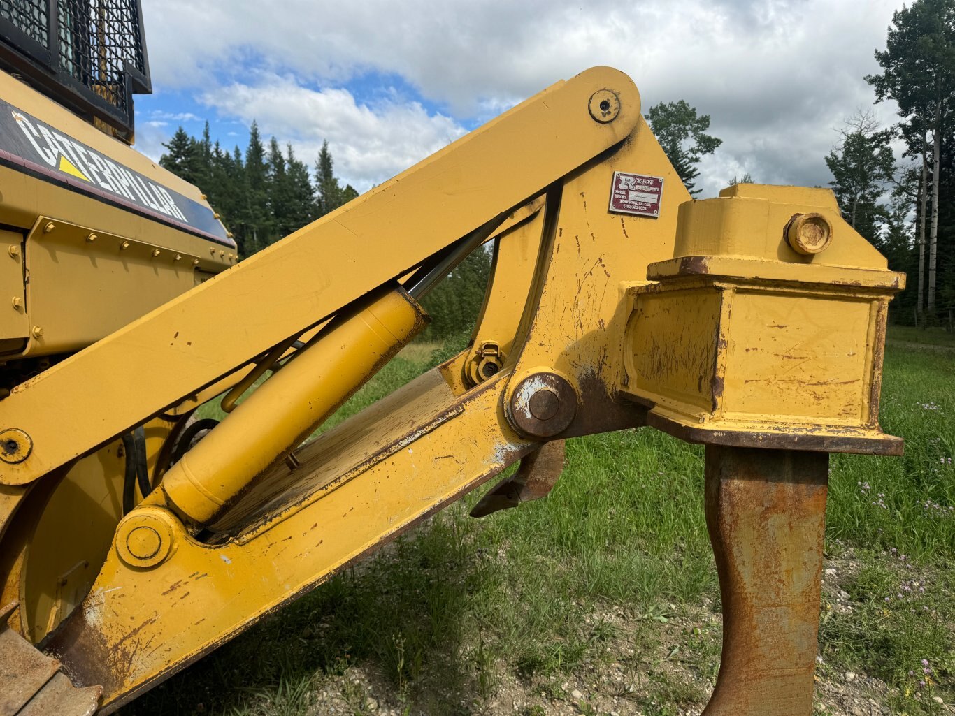 2002 CAT D7R XR with Sweeps and Ripper 9023 JP