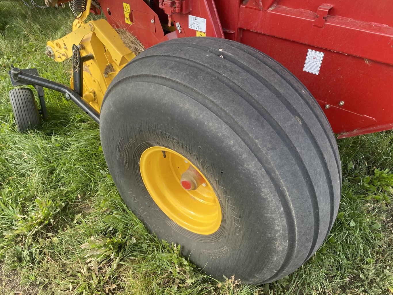 2018 New Holland Roll Belt 560RB Round Baler 9036 AS