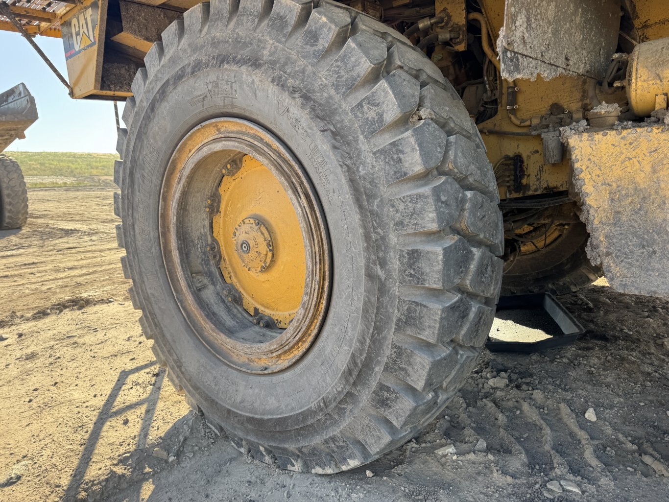 2005 CAT 777D Haul Truck 9047 JP