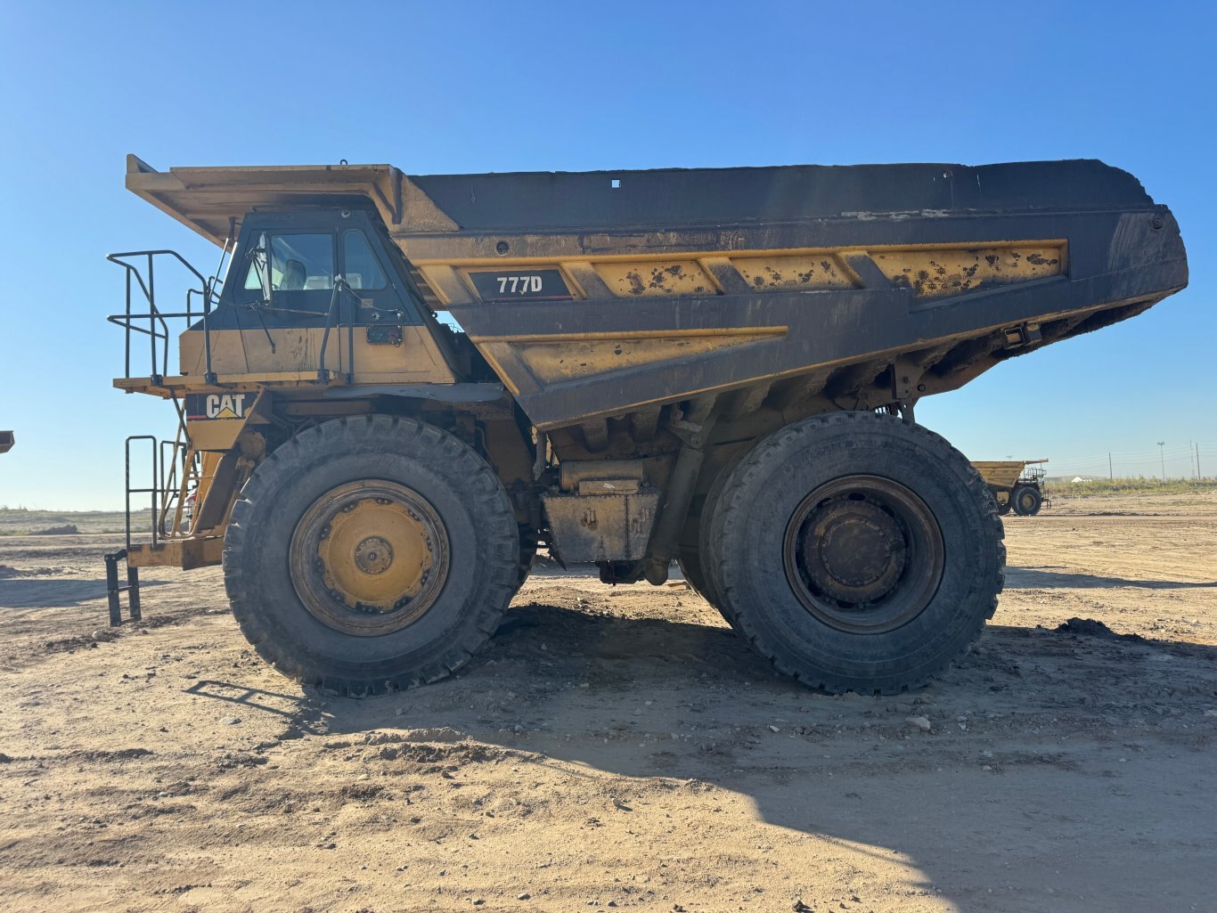 2005 CAT 777D Haul Truck 9047 JP