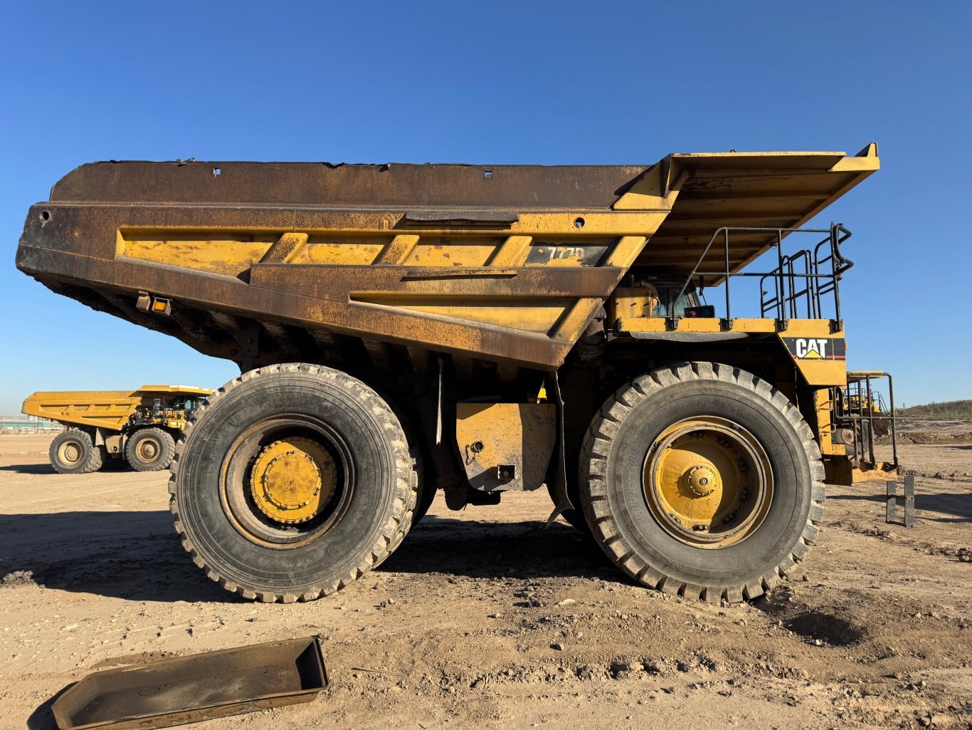 2005 CAT 777D Haul Truck 9047 JP