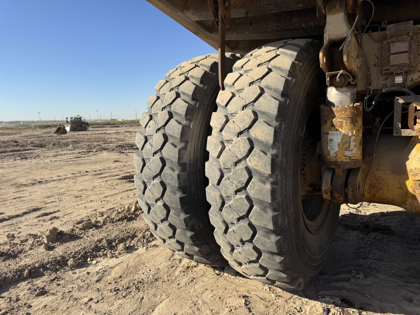 2005 CAT 777D Haul Truck 9048 JP