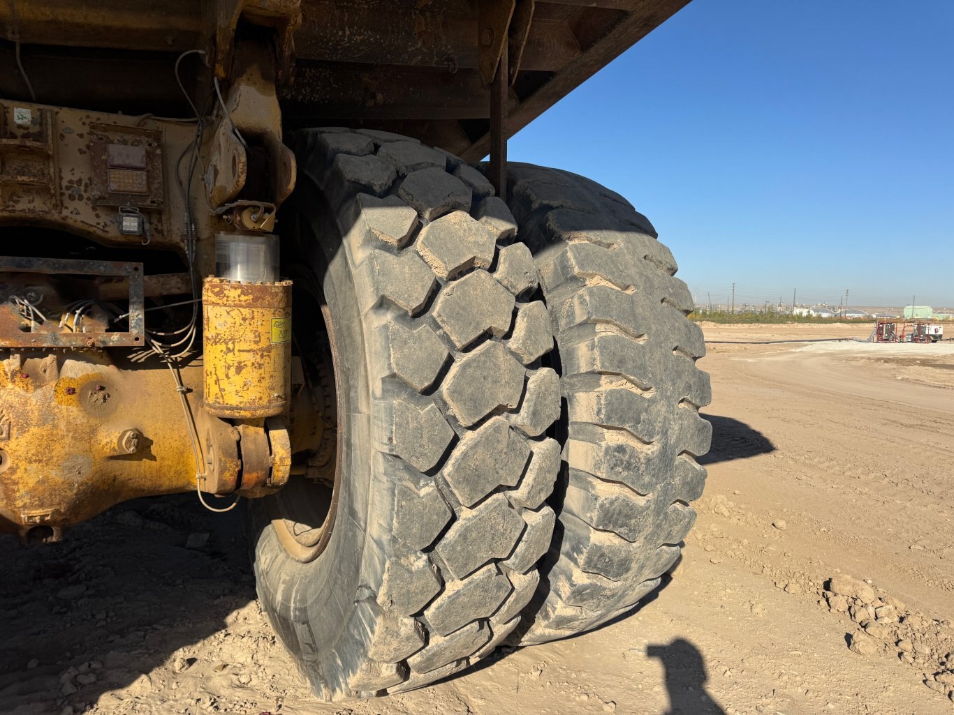 2005 CAT 777D Haul Truck 9048 JP