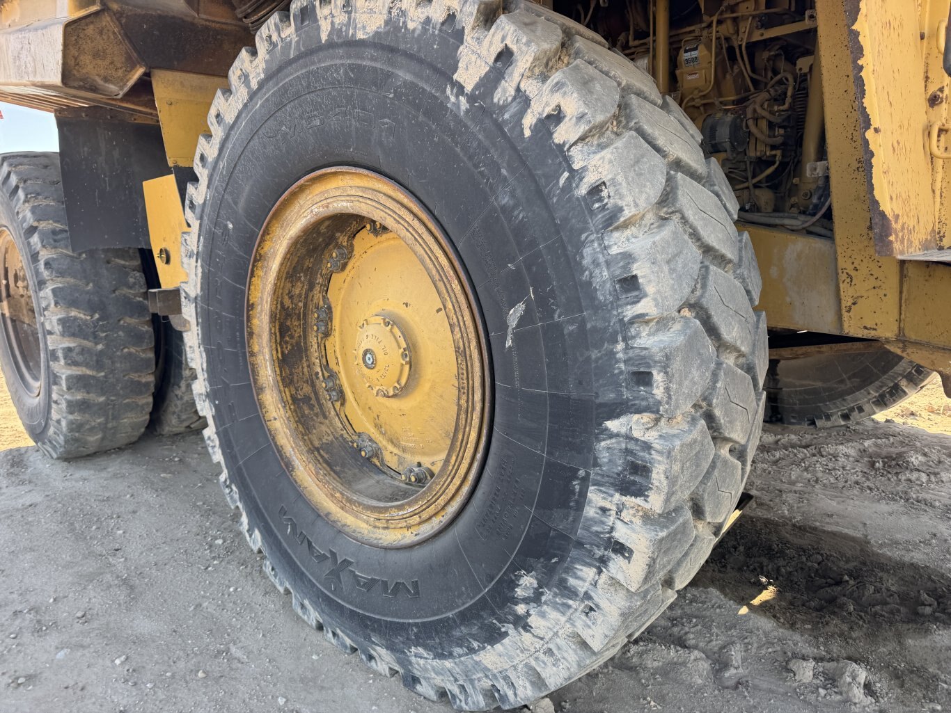 2005 CAT 777D Haul Truck 9048 JP