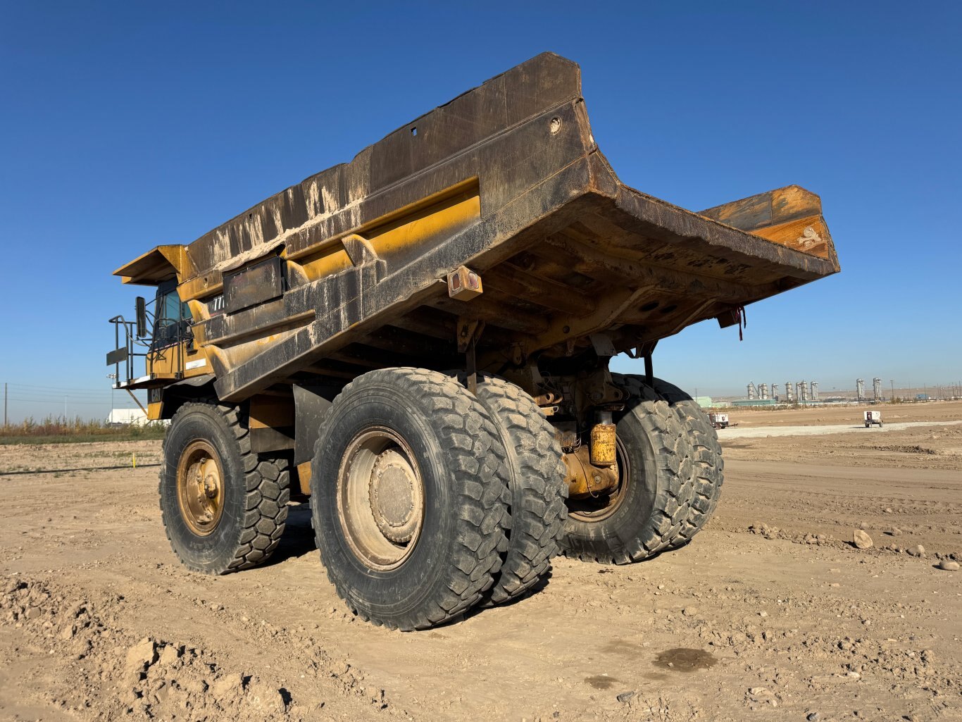 2005 CAT 777D Haul Truck 9048 JP