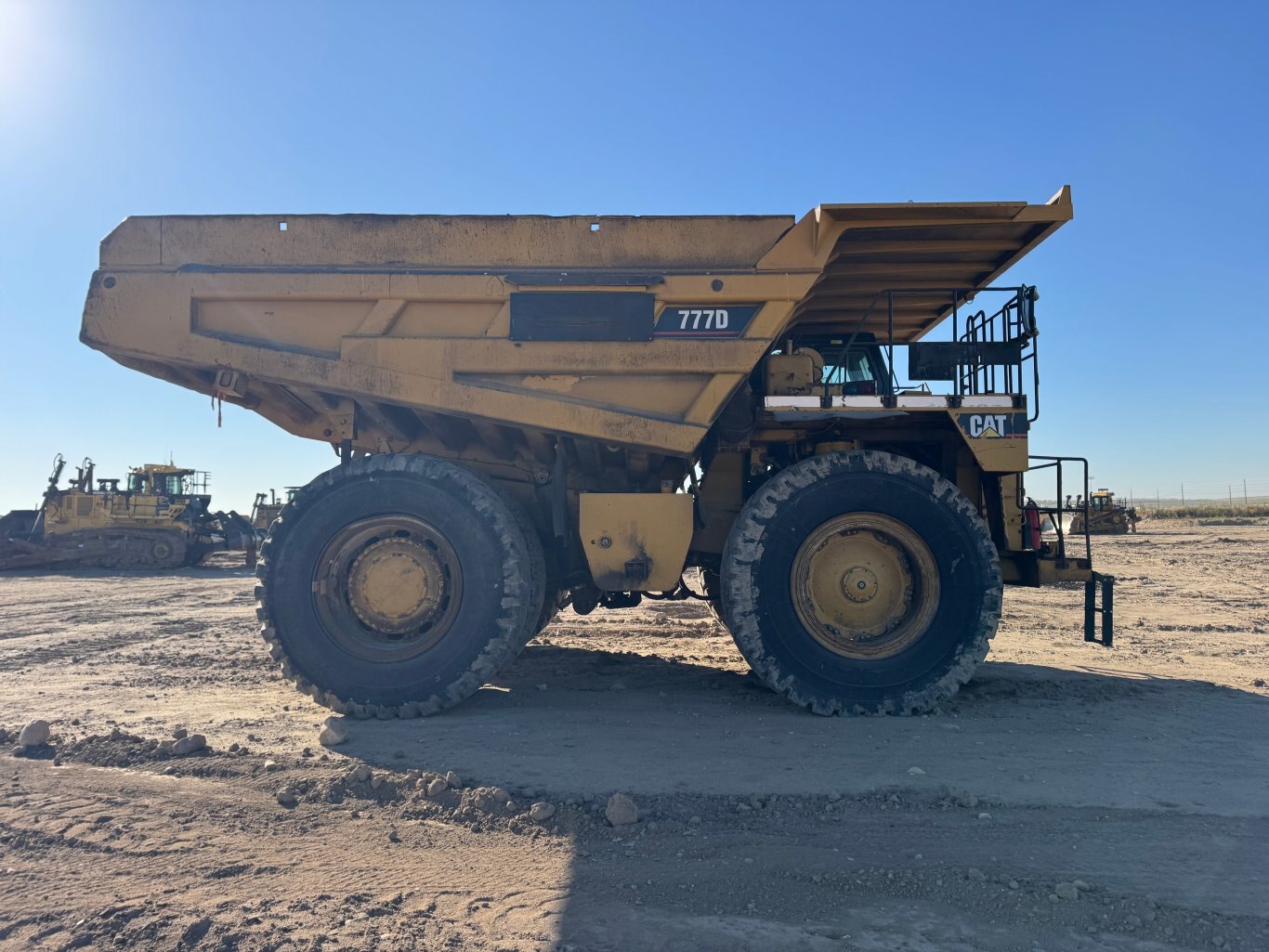 2005 CAT 777D Haul Truck 9048 JP