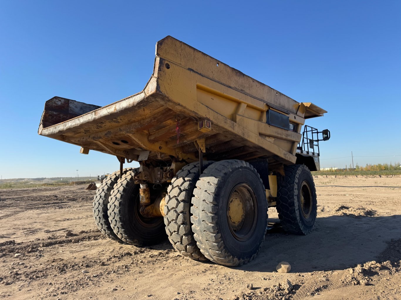 2005 CAT 777D Haul Truck 9048 JP