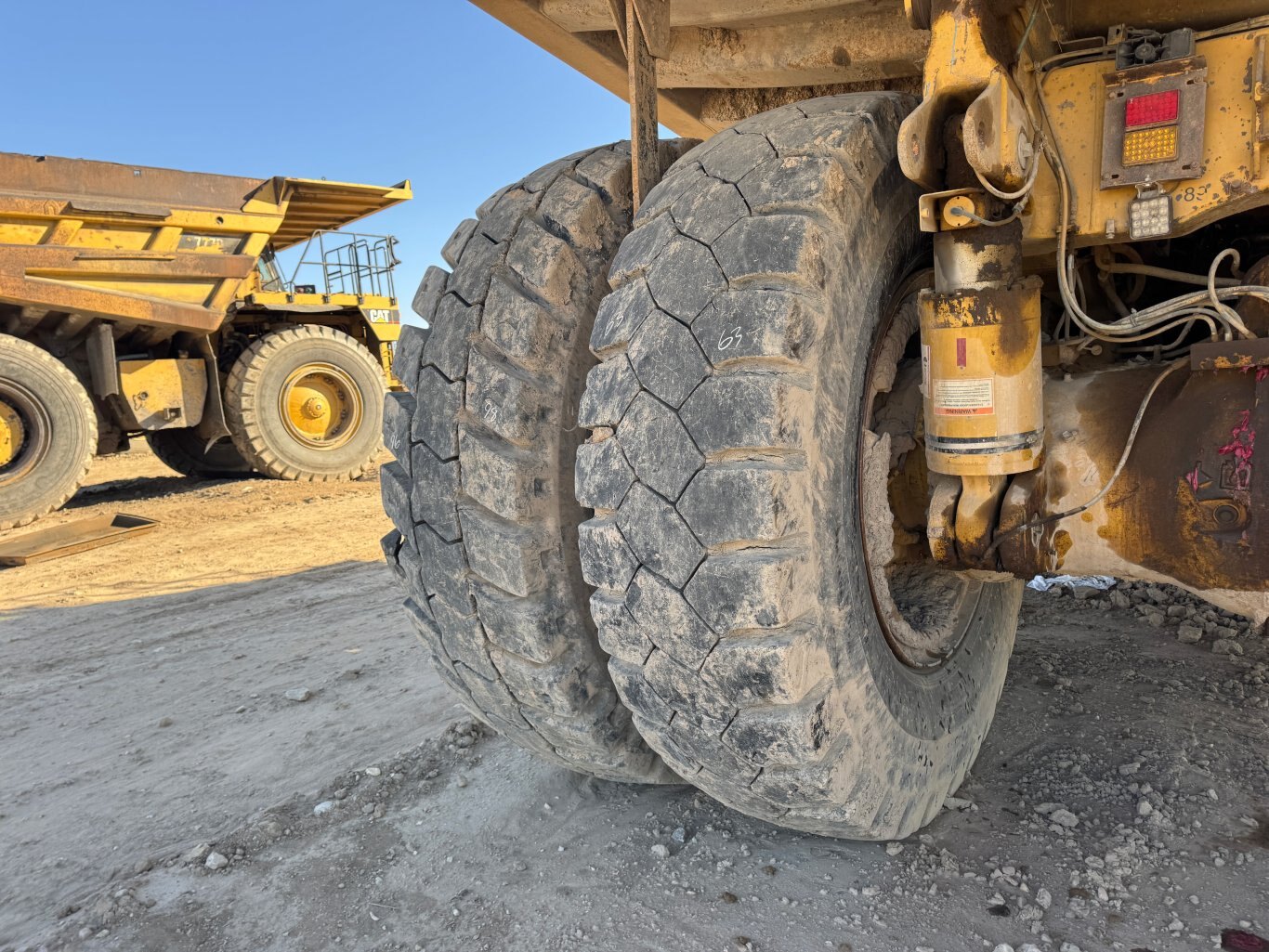 2005 CAT 777D Haul Truck 9049 JP