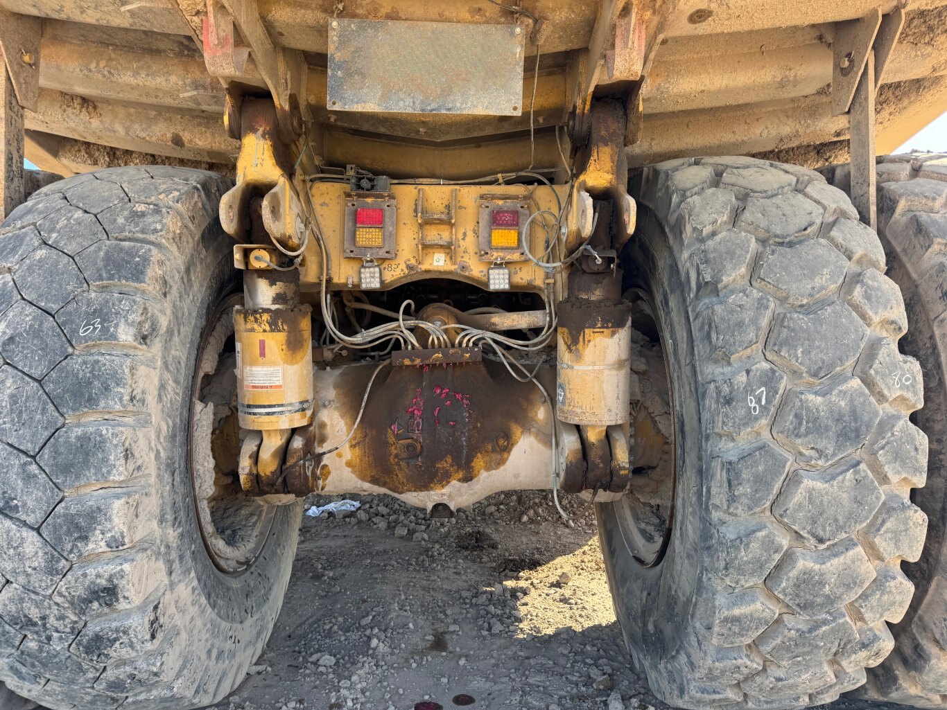 2005 CAT 777D Haul Truck 9049 JP