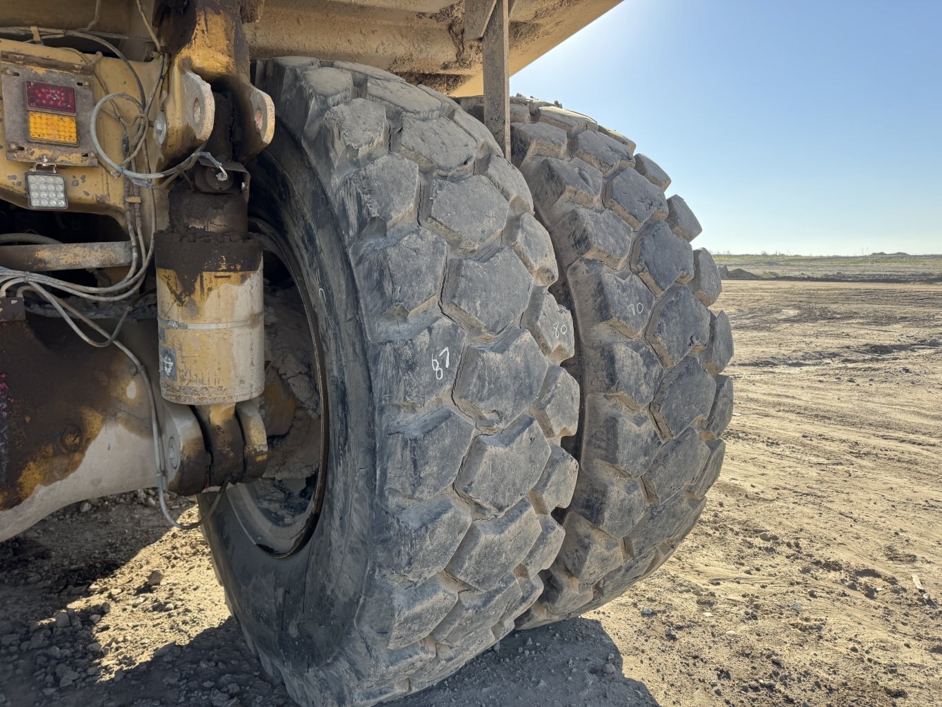 2005 CAT 777D Haul Truck 9049 JP