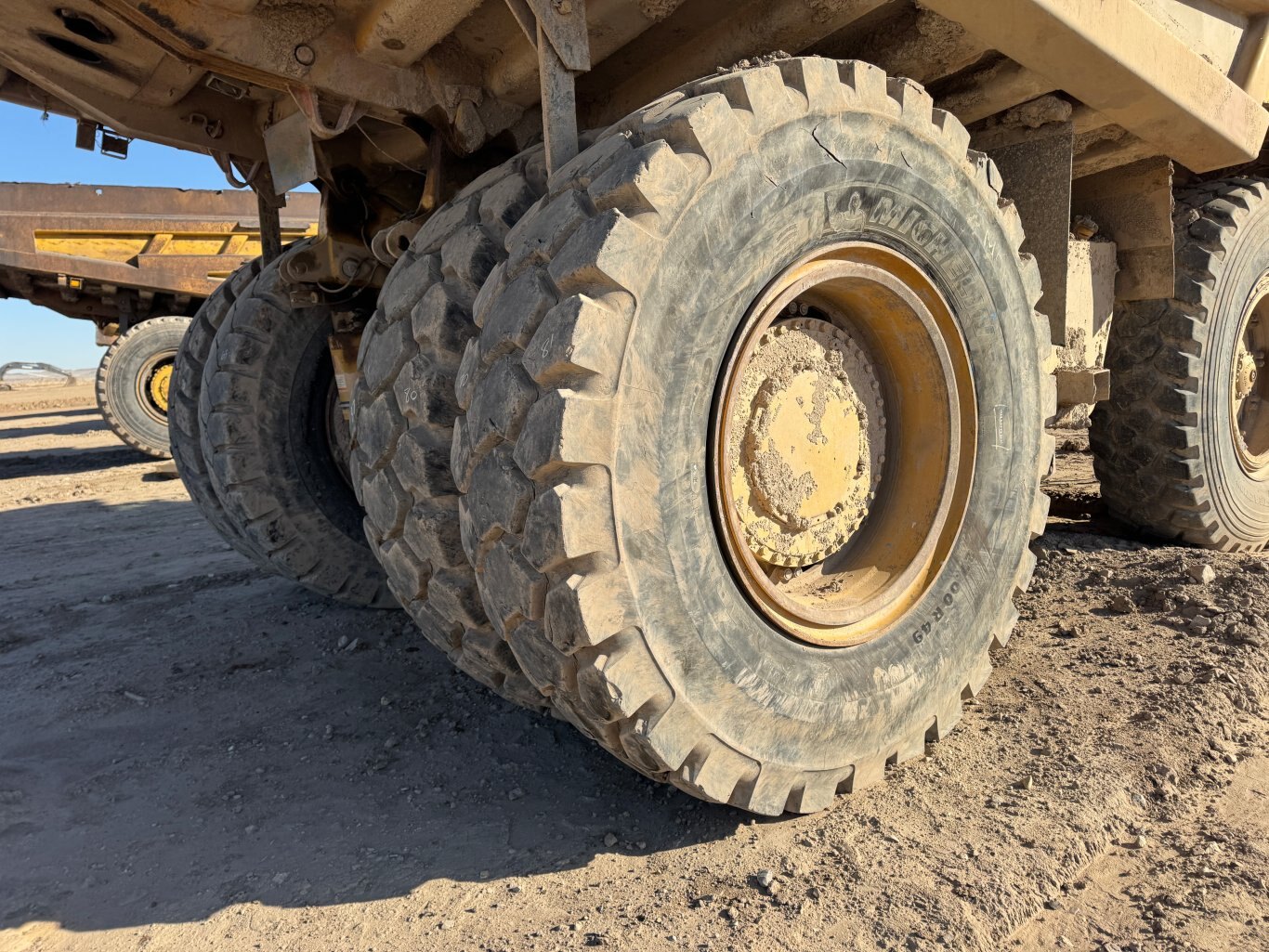 2005 CAT 777D Haul Truck 9049 JP