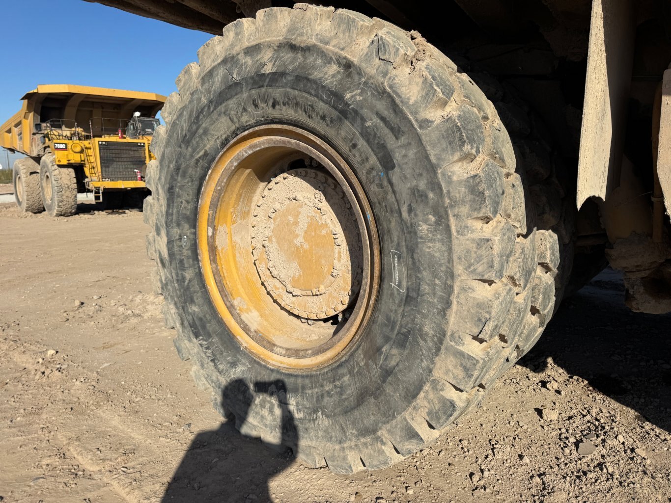 2005 CAT 777D Haul Truck 9049 JP